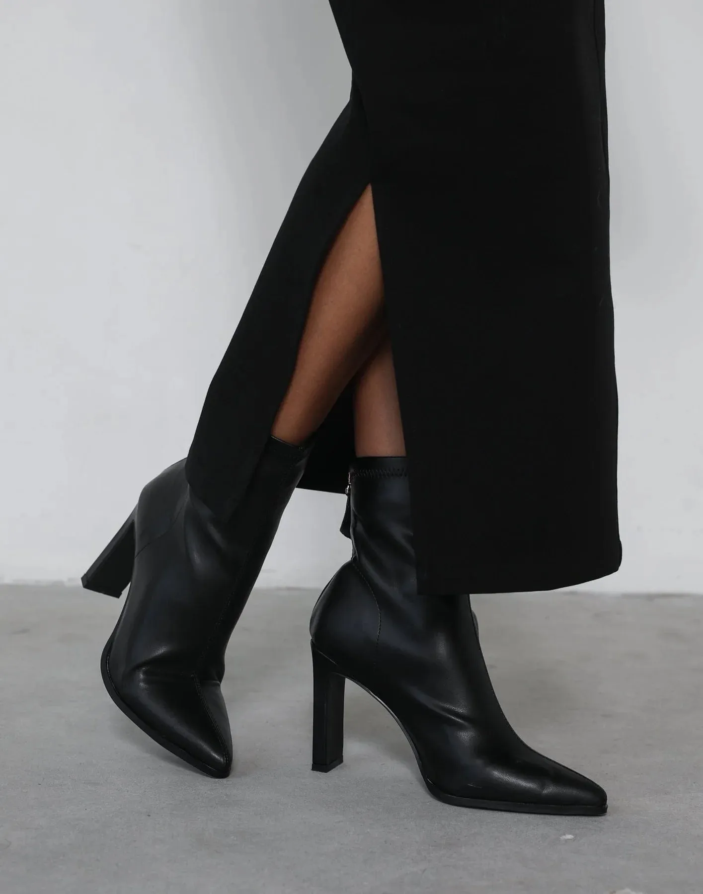 Janelle - Black