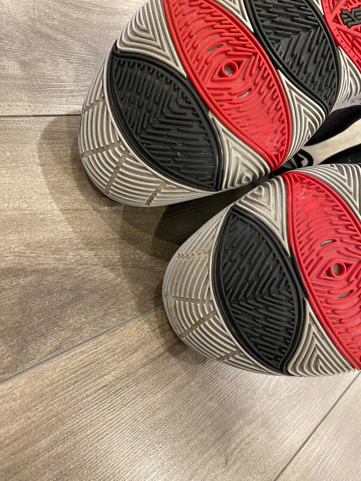 Nike Kyrie 5 Breds Shoes Size 9.5 Black Red Basketball A02918-600